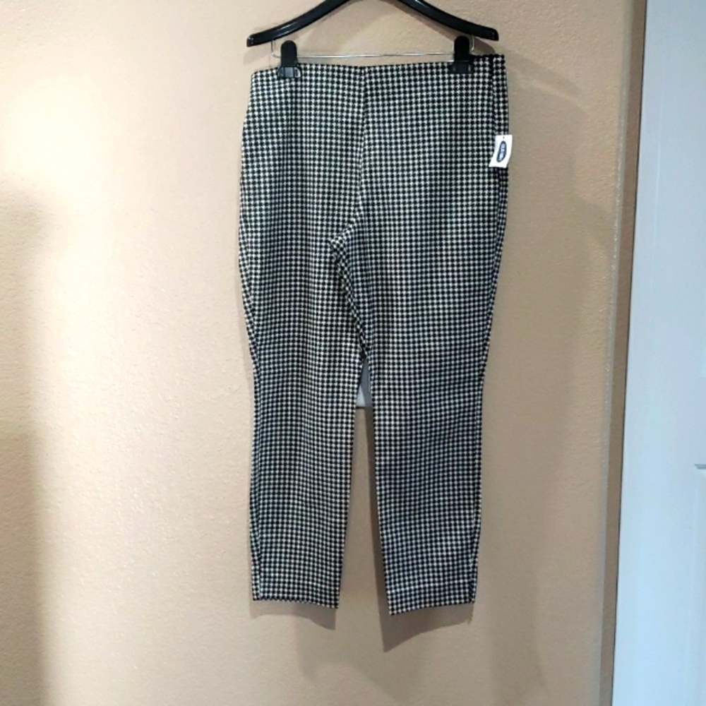 Black& white ankle pants